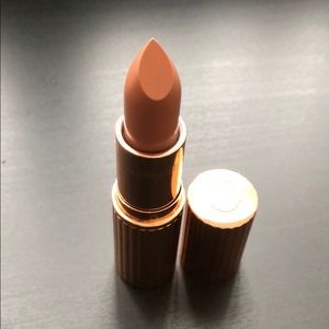 Charlotte Tilbury lipstick Hepburn Honey